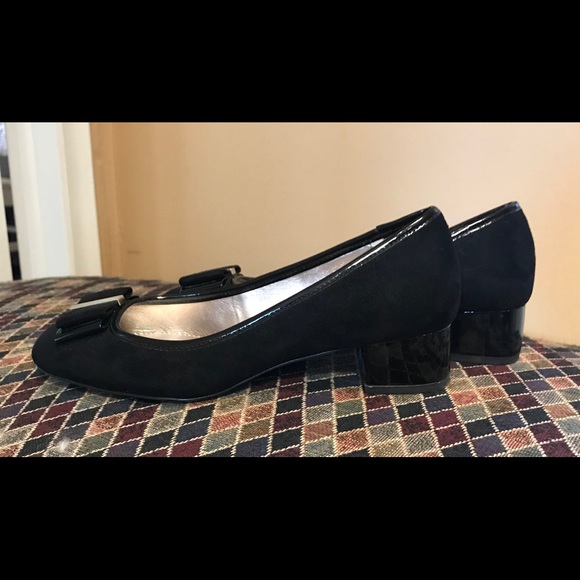 Bandolino Black Suede shoes. - Picture 4 of 5